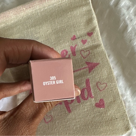 MAC Cosmetics Oyster Girl Lipglass #7 - Picture 10 of 16